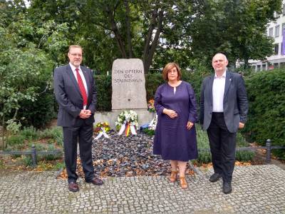 Kranzniederlegung am 17. Juni 2022 mit meiner Stellvertreterin Judith Stckler und Bezirksstadtrat Detlef Wegner